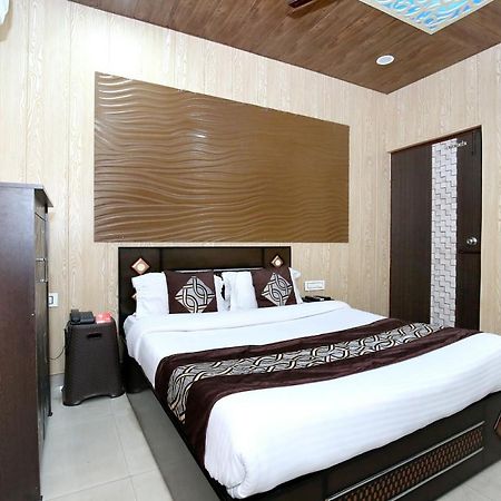 Oyo 8105 Royale Guest House Ludhiana Exterior foto