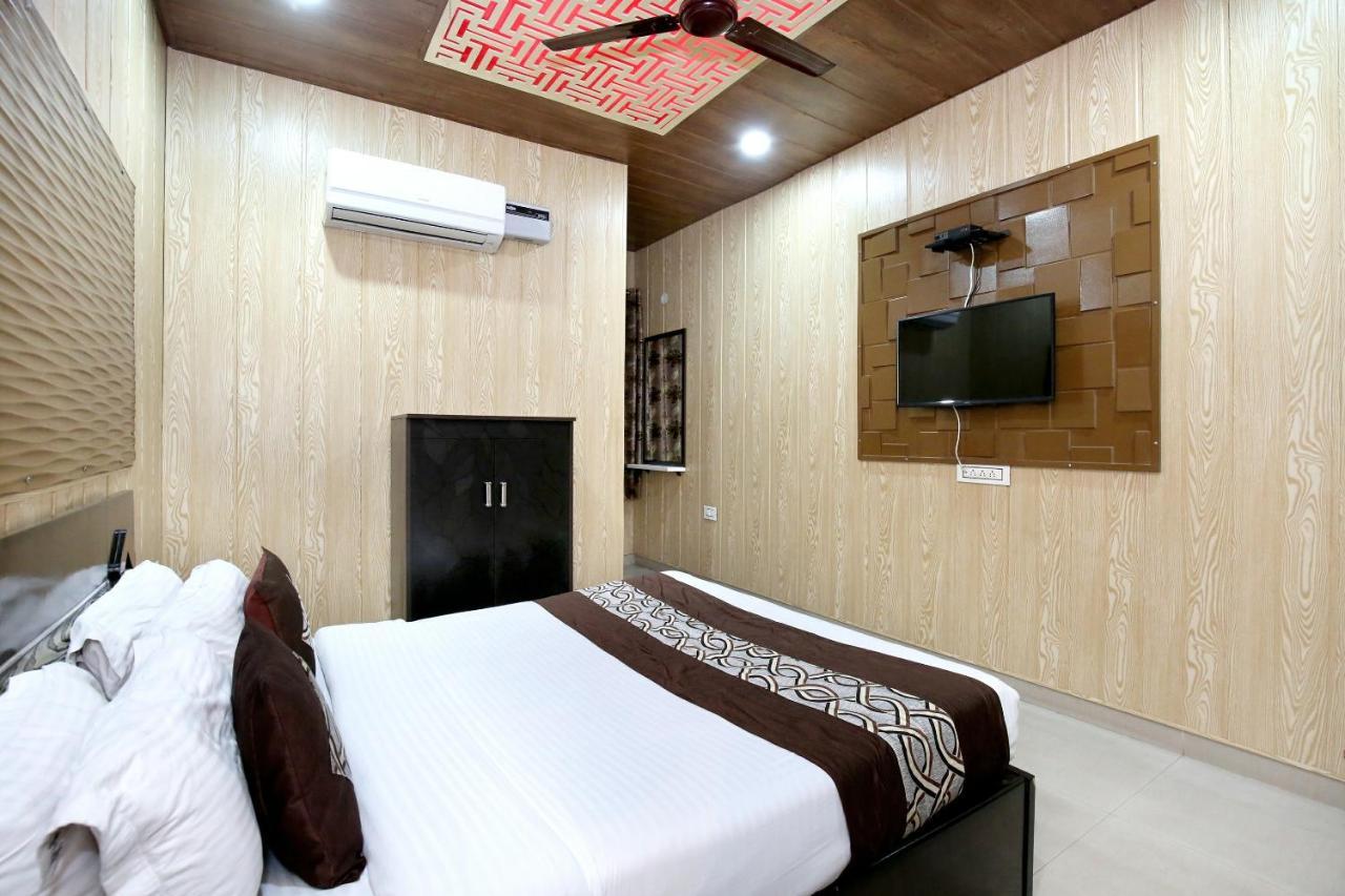 Oyo 8105 Royale Guest House Ludhiana Exterior foto