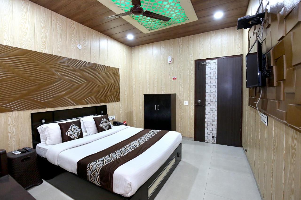 Oyo 8105 Royale Guest House Ludhiana Exterior foto